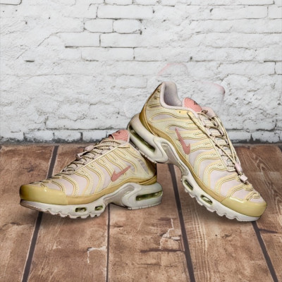 Nike Air Max Plus «Sanddrift Red Stardust