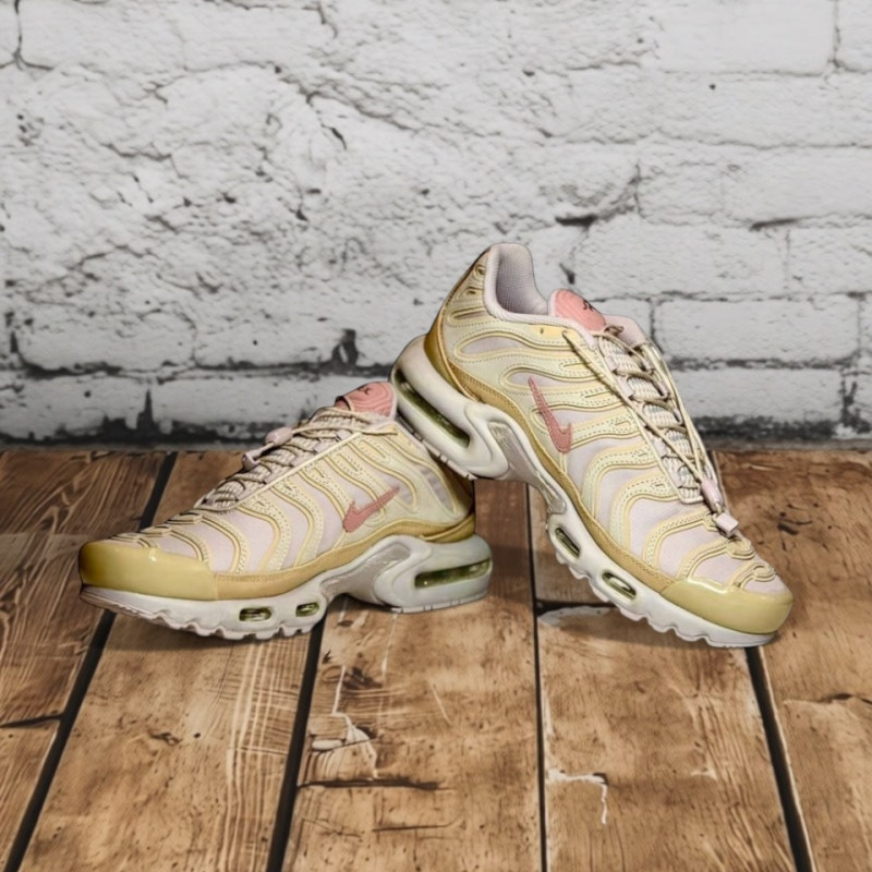 Кроссовки Nike Air Max Plus "Sanddrift Red Stardust"
